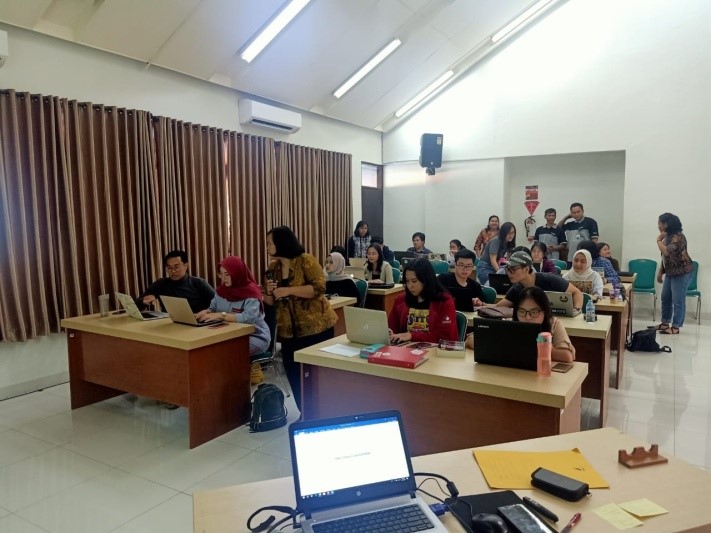 Literasi Informasi: Pelatihan Pembuatan Daftar Isi dan Daftar Pustaka Otomatis Bersama Tim Forward Fakultas Hukum